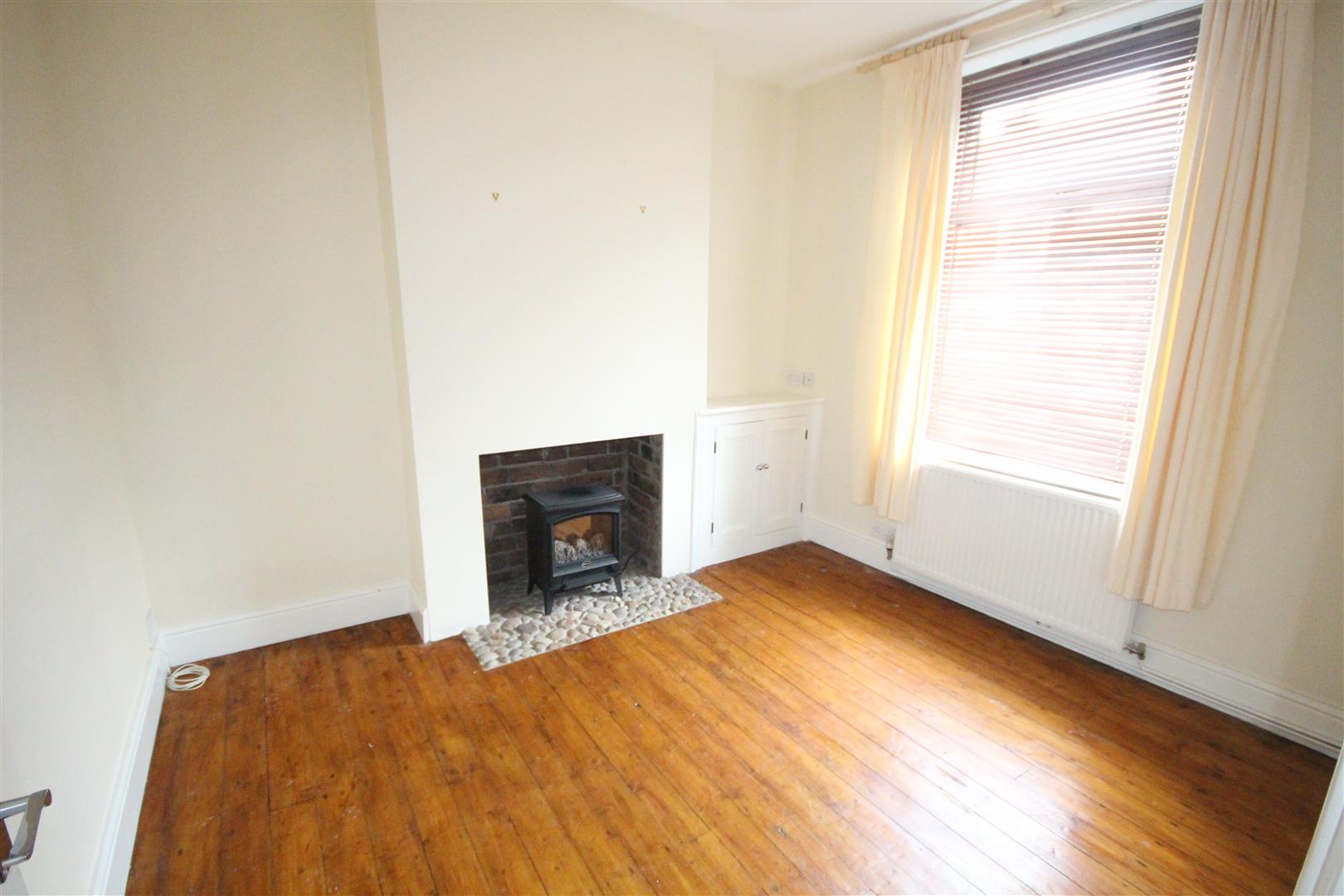 2 bedroom end terrace house To Let in Earby - Main Image